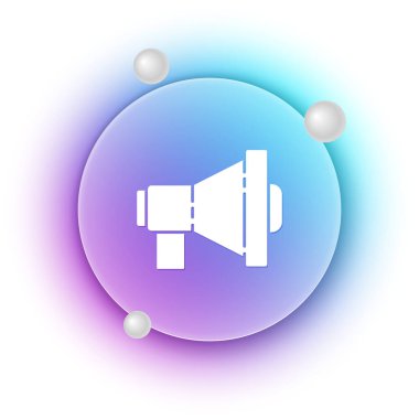 Beyaz arka planda izole edilmiş beyaz megafon simgesi. Yüksek sesle konuşma uyarısı. Ağızlık için megafon, terfi diye bağırıyor. Mavi ve mor eğimli çember arkaplan. Vektör.