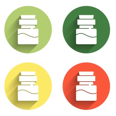 Uzun gölge arkaplan izole ikon şişe ayarlayın. Sihirli iksirli matara. Mutlu Cadılar Bayramı Partisi. Renkli daire düğmesi. Vektör.