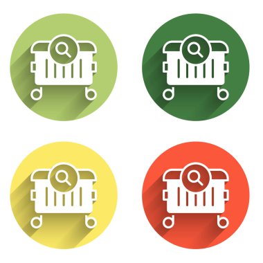 Sokaklardaki çöp tenekelerinde yiyecek aramaya başlayın. Dışardaki ikon, uzun gölgeli arka plan. Evsizlik ve yoksulluk kavramı. Renkli daire düğmesi. Vektör.