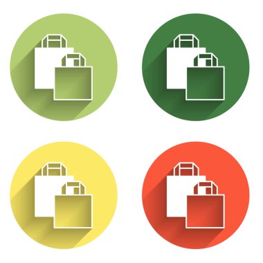 Kağıt alışveriş poşeti simgesini uzun gölge arkaplanı ile izole et. Paket işareti. Renkli daire düğmesi. Vektör.