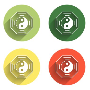 Yin Yang armoni ve denge simgesini uzun gölge arkaplan ile izole et. Renkli daire düğmesi. Vektör.