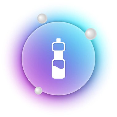 Beyaz arka planda izole edilmiş beyaz bir şişe su ikonu. Soda su içme tabelası. Mavi ve mor eğimli çember arkaplan. Vektör.