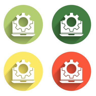 Laptop ve dişli simgesini uzun gölge arkaplanı ile izole et. Uygulama ayarlanıyor, seçenekler ayarlanıyor, bakım, onarım, onarım. Renkli daire düğmesi. Vektör.