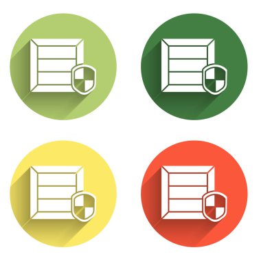 Kalkan simgesi ile uzun gölgeli bir paket güvenliği ayarlayın. Teslimat sigortası. Kalkanın ötesinde sigorta kutuları var. Renkli daire düğmesi. Vektör.