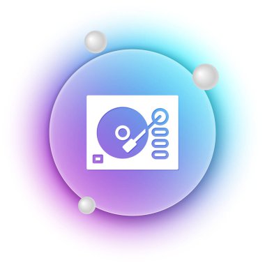 Beyaz arka planda izole edilmiş vinil disk simgesi olan beyaz Vinil oynatıcı. Mavi ve mor eğimli çember arkaplan. Vektör.