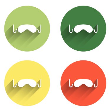 Göz maskesi simgesini uzun gölge arkaplanı ile izole et. Renkli daire düğmesi. Vektör.