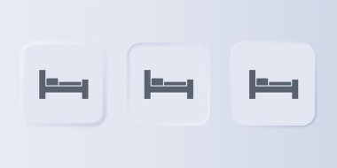 Gri arka planda gri otel odası yatak ikonu var. Kare düğmelere simgeleri yerleştir. Vektör.