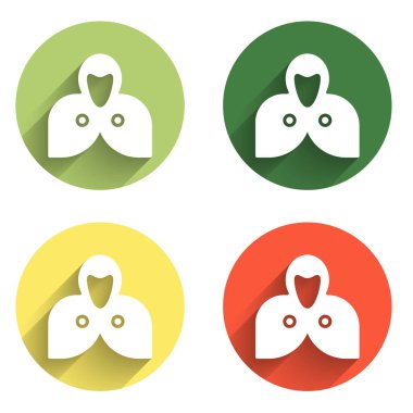 Mantle, pelerin ve pelerin simgesini uzun gölge arkaplanı ile izole et. Büyücünün sihirli pelerini, Cadılar Bayramı tasarımı için büyücü ve cadı. Renkli daire düğmesi. Vektör.