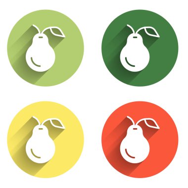 Armut simgesini uzun gölge arkaplanı ile izole et. Yaprak sembollü meyve. Renkli daire düğmesi. Vektör.