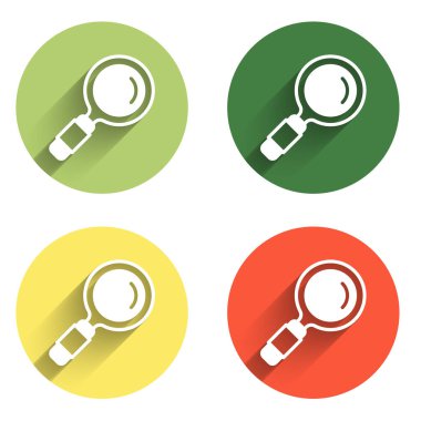 Büyüteç simgesini uzun gölge arkaplanı ile izole et. Arama, odaklanma, yakınlaştırma, iş sembolü. Renkli daire düğmesi. Vektör.