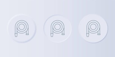 Gri arka planda gri yangın hortumu ikonu izole edildi. Kare düğmelere simgeleri yerleştir. Vektör.