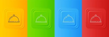Renkli arka planda izole edilmiş bir tepsi yiyecek ikonu ile kaplanmış. Tepsi ve kapak işareti. Kapaklı bir restoran saati. Kare düğmelere simgeleri yerleştir. Vektör.