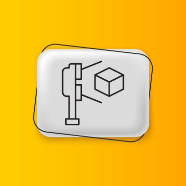 Sarı arkaplanda izole edilmiş küp projeksiyon ikonu olan siyah 3D tarayıcı. Gümüş dikdörtgen düğme. Vektör.