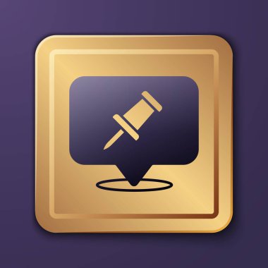 Mor İtme iğne simgesi mor arkaplanda izole edilmiş. Raptiye işareti. Altın kare düğme. Vektör.