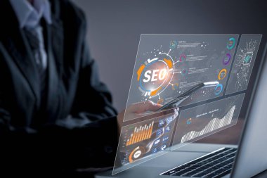 Web sitesi yöneticileri arama motorlarında arama sıralamasında arama yapmak için SEO araçlarını kullanıyorlar. Yapay zeka asistanları, kullanıcı analizleri, içerik oluşturma ve arama algoritması geliştirmeleri.