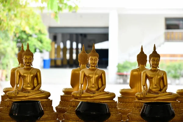 Złote Posągi Buddy Świątyni Zbliżenie — Zdjęcie stockowe