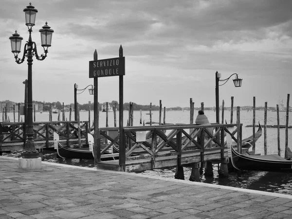 Häuser Und Straßen Historischen Teil Venedigs lizenzfreie Stockfotos