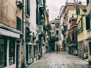 Venedik 'in tarihi bölümünün evleri ve sokakları.