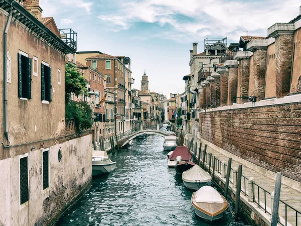 Häuser Und Straßen Historischen Teil Venedigs lizenzfreie Stockfotos