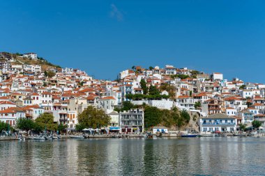 Güneşli bir yaz gününde, Yunanistan 'da