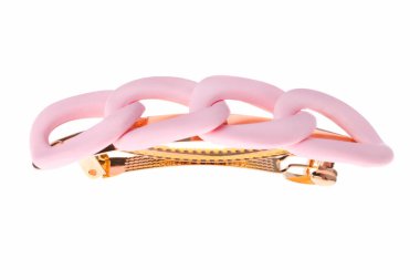 Beyaz arkaplanda izole edilmiş zincir şeklinde pembe saç tokası.