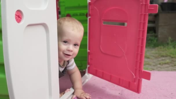 Infância Criança Maternidade Verão Happy Sorrindo Baby Boy Kid Jogando — Vídeo de Stock