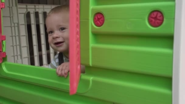 Jeugd Peuter Moederschap Zomer Gelukkig Lachende Baby Boy Kid Speelt — Stockvideo