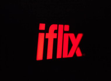 Kyiv, Ukrayna - 9 Mart 2021: iflix logosu ekranda. iflix, talep (VOD) hizmetinin gelişmekte olan pazarlara yönelik ücretsiz ve abonelik videosudur..