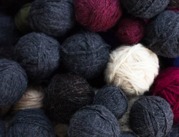 編み物やかぎ針編みのための毛糸のボール ウール糸の爪 — ストック写真
