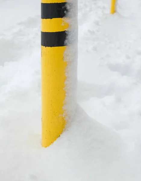 Metal Yellow Black Striped Parking Pole Bollard Post Barrier Snow — Stock Photo, Image