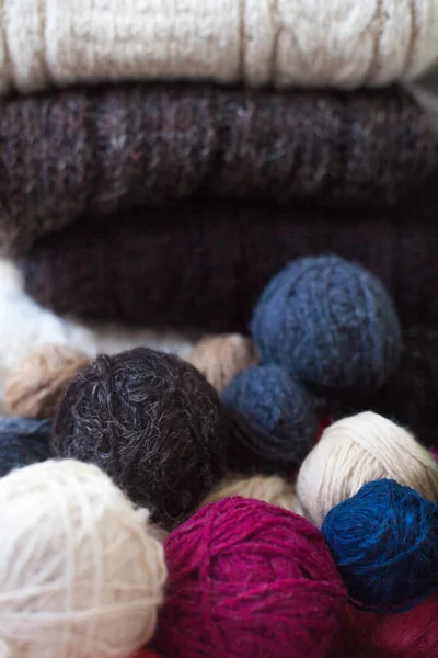 編み物 毛糸の玉 ウール糸のネジ ニット生地 — ストック写真
