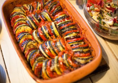 Ratatouille 'de. Fransız geleneksel sebze yemeği. Vejetaryen yemeği..