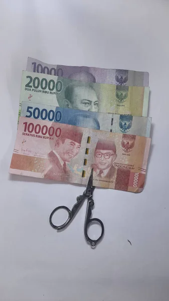 Indonesische Rupiah Mit Schere — Stockfoto