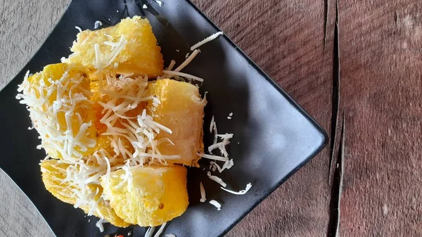 シンコン ケジュ チーズをちりばめた揚げキャッサバ — ストック写真