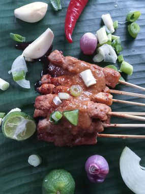 Muz yapraklı tavuk satay, Endonezya mutfağı 