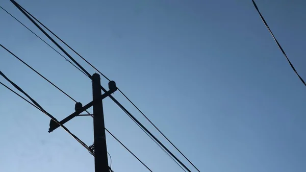 Poteaux Câbles Électriques Vus Bas Contre Ciel — Photo