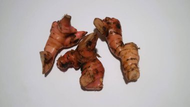 Galangal veya laos, dağlık ve ovalarda yaşayabilen kök bitkilerinin bir türüdür. Galangal, Endonezya 'da yaygın olarak yetişen bir baharat türüdür. İzole edilmiş beyaz