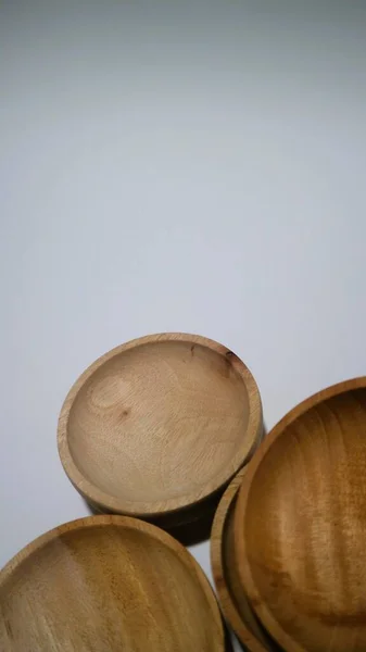 Zestaw Pustych Drewnianych Spodków Izolowanych Białym Tle Przestrzeń Kopiowania — Zdjęcie stockowe