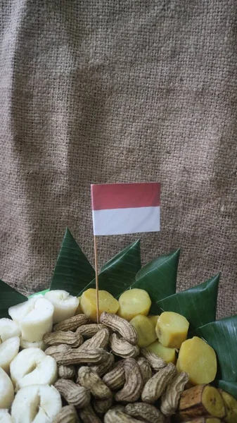 Polo Pendem Merah Putih Javanesisk Traditionell Mat Inklusive Kassava Sötpotatis — Stockfoto