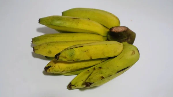 Banan Izolowany Biały Popularny Owoc Który Jest Łatwy Jedzenia Poprzez — Zdjęcie stockowe