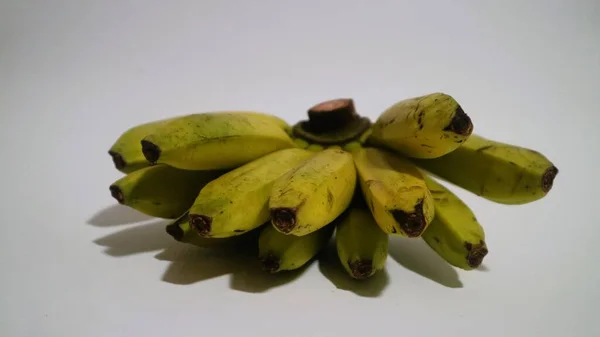 Banana Isolado Branco Uma Fruta Popular Que Fácil Comer Removendo — Fotografia de Stock