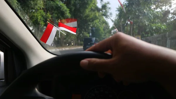 Bandera Indonesia Está Montada Parabrisas Del Coche Para Dar Bienvenida — Foto de Stock