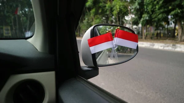 Bendera Indonesia Dipasang Kaca Depan Mobil Untuk Menyambut Hari Kemerdekaan — Stok Foto