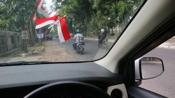 Indonéz Zászló Fel Van Szerelve Autó Szélvédőjére Hogy Üdvözölje Indonézia — Stock Fotó