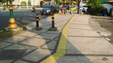 Modern Seramik Yolu 'nda Dokunsal Asfalt Körlük Yolu, Kör Yol İşaretleri