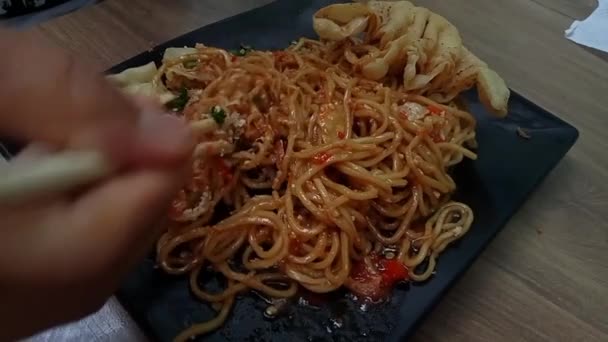 Hands Stirring Wonton Noodles Served Black Plate Chopsticks — Stock Video