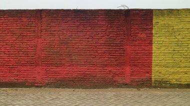 Eski bir arkaplan için pürüzlü dokusu olan renkli duvarlar