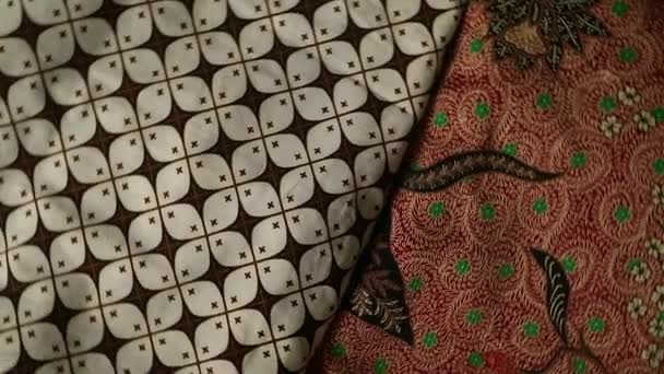 纺成的蜡染织物 印度尼西亚独特的花纹纺织品 纹理艺术背景 — 图库视频影像