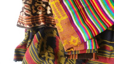 Endonezya 'dan eşsiz desenli el yapımı, desenli çok renkli etnik kumaş arka planı.