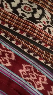 Dönen desenli çok renkli etnik kumaş arka plan, el yapımı, Endonezya 'dan eşsiz desenli tekstil., 